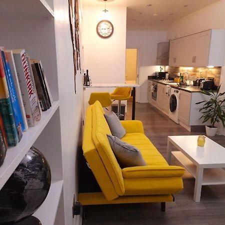 エディンバラModern Flat Near City Centre.アパートメント エクステリア 写真